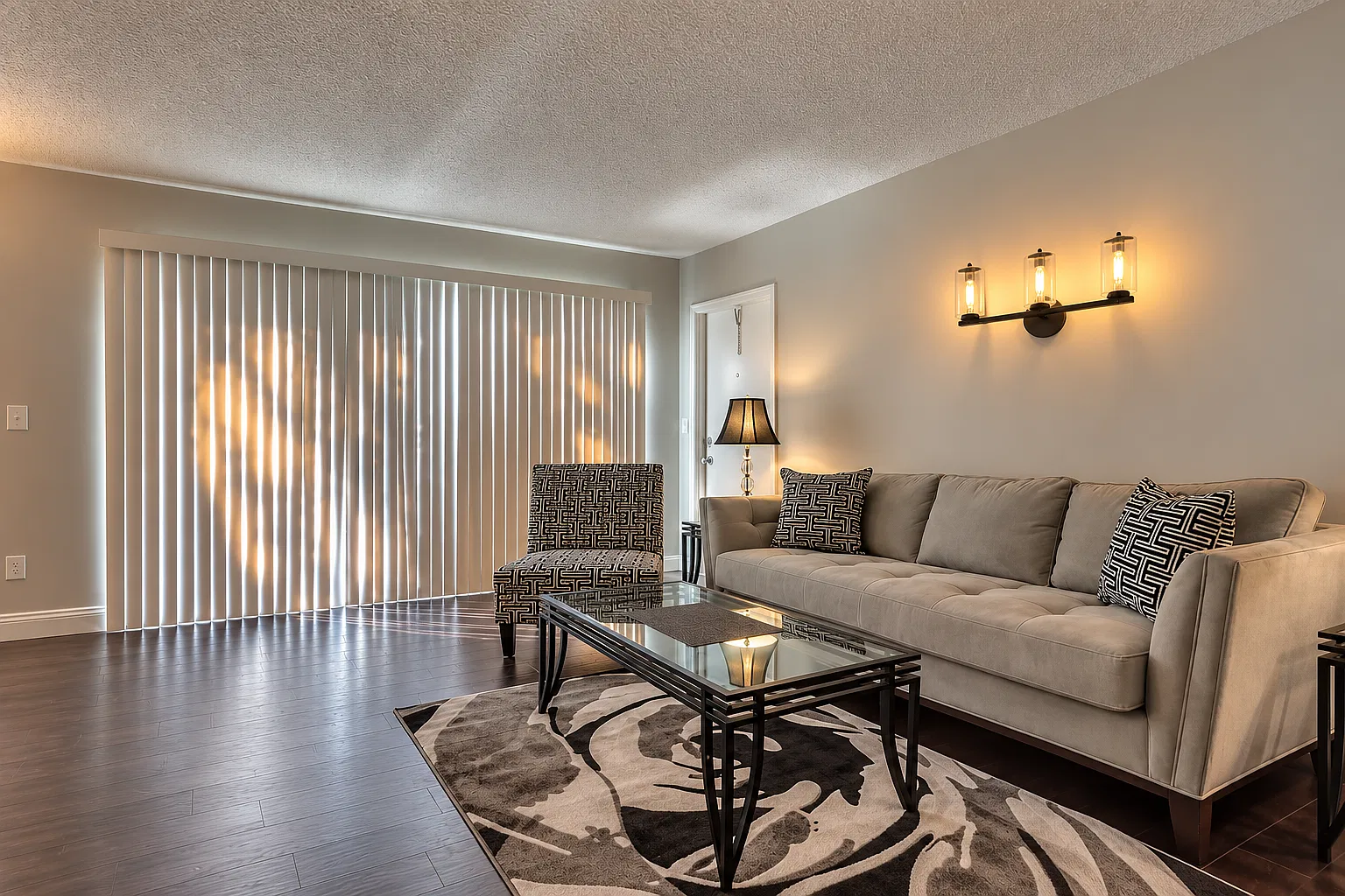2 bed, 1.5 bath, 1104 sqft, $2,200 — Photo 3
