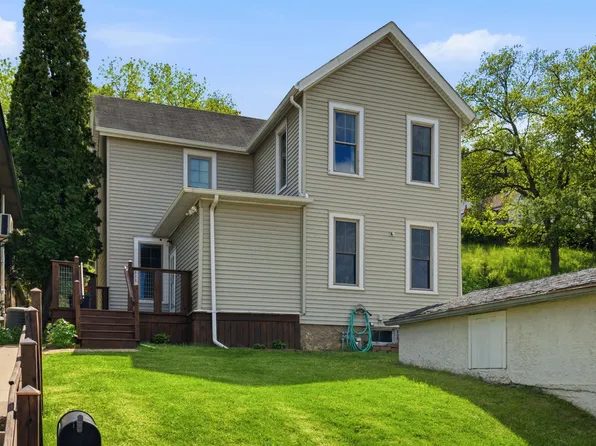 328 Chappel Ct, Dubuque, IA 52001