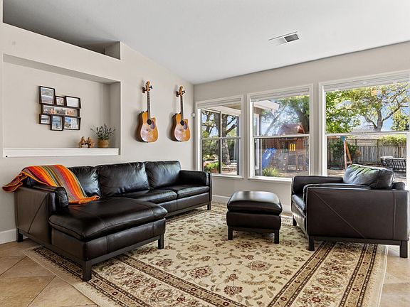 5th image of 219 Persimmon Place