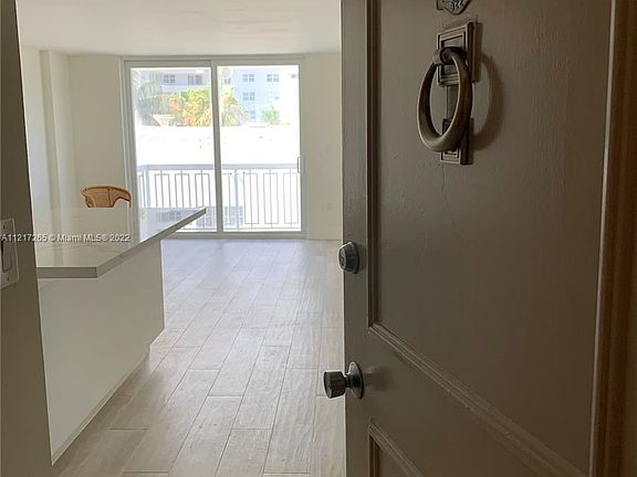 3rd image of 401 Ocean Dr APT 522