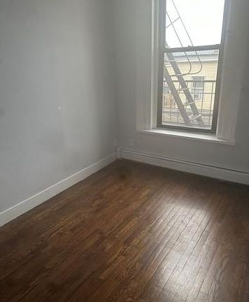 5th image of 251 Warburton Ave #1S