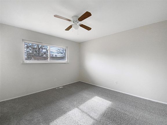 5th image of 1120 Lees Ln