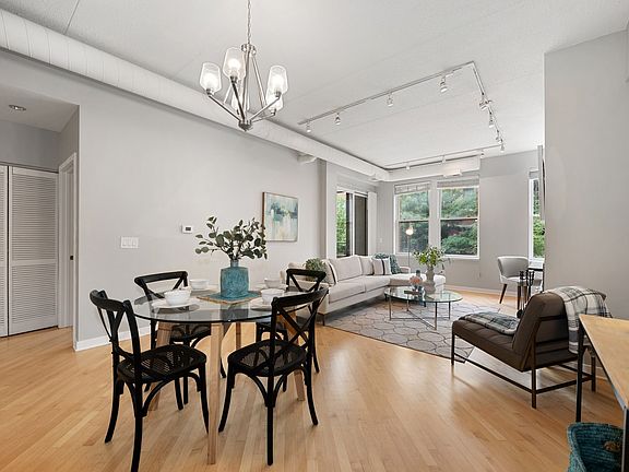 2nd image of 4114 N Lincoln Ave Unit 203