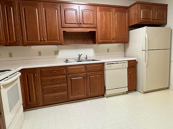 3rd image of 3060 McVitty Forest Dr APT 211