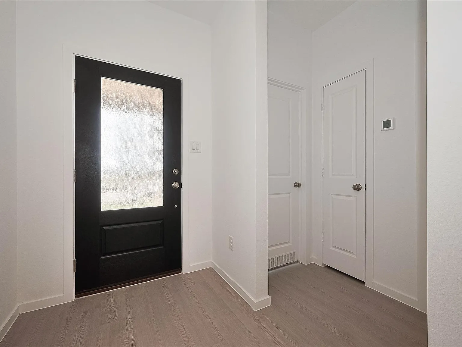 4 bed, 2.0 bath, 2014 sqft, $2,145 — Photo 3