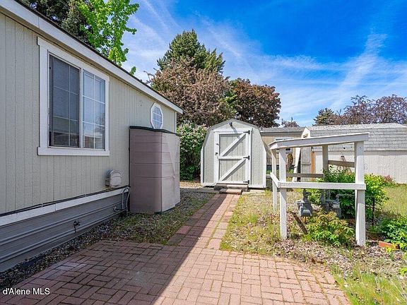 4th image of 1624 W Dartmouth Cir