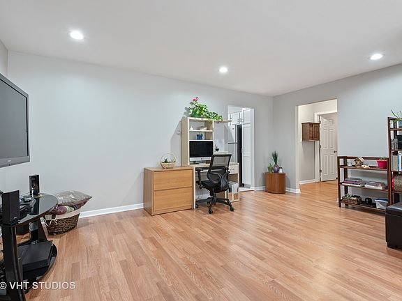 3rd image of 1813 W Touhy Ave APT 2