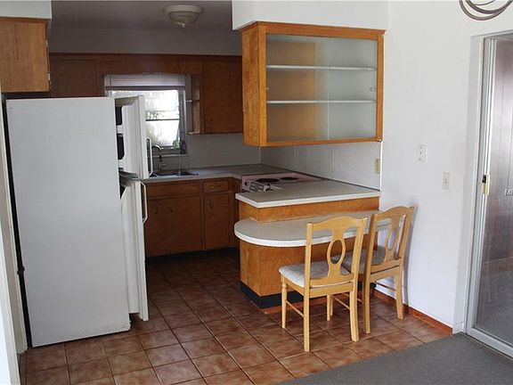 3rd image of 465 44th Ave NE