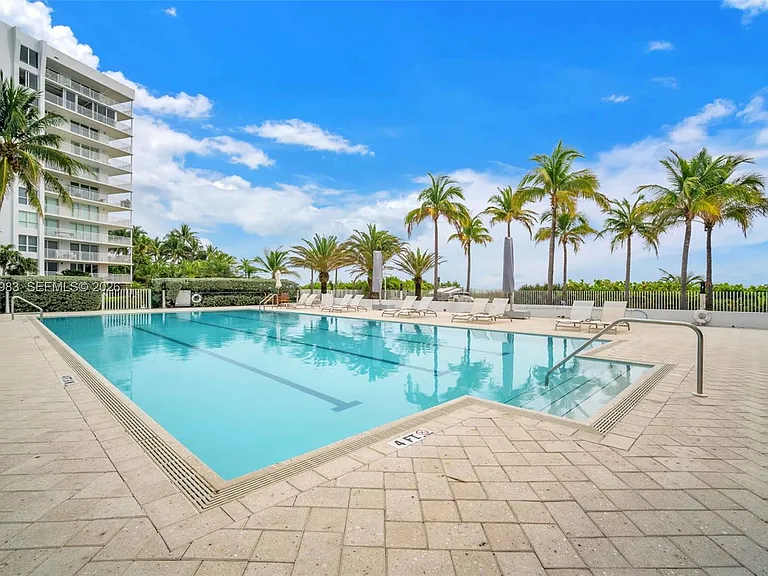 611 Ocean Dr #3E — Photo 9