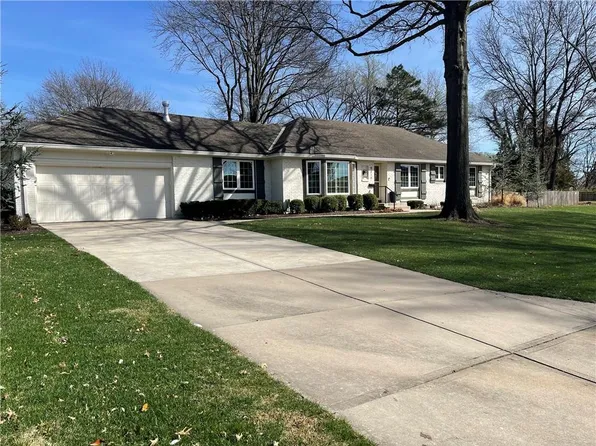 9319 Mohawk Ln, Leawood, KS 66206