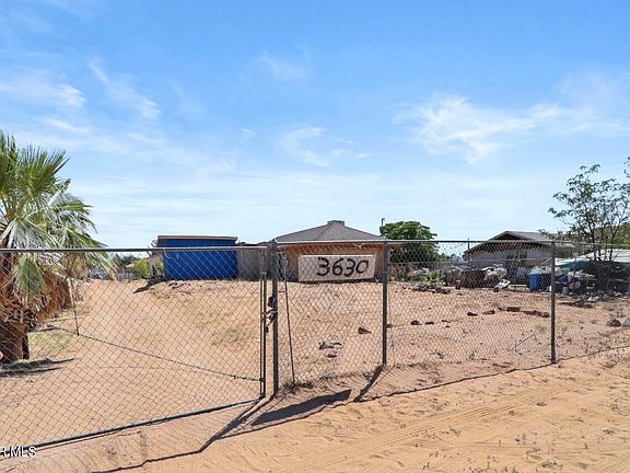 2nd image of 3630 Vista Del Este St