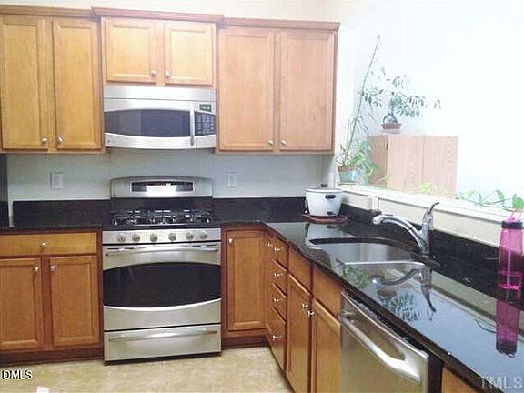 5th image of 308 Dyersville Dr