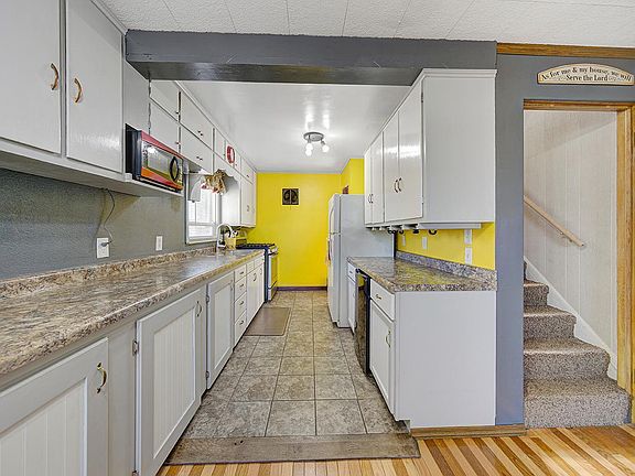 3rd image of 1407 Oak Beach Dr