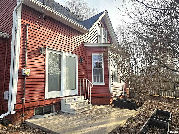 3rd image of 1014 Willard St