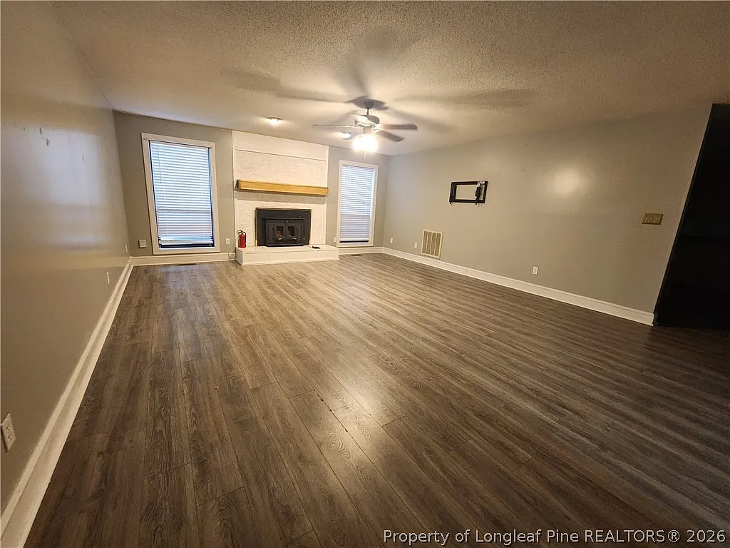 3 bed, 2.0 bath, 2031 sqft, $2,195 — Photo 3