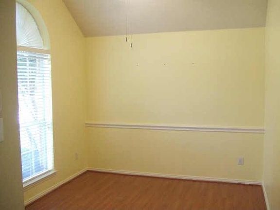 3rd image of 1384 Forest Oaks Ct