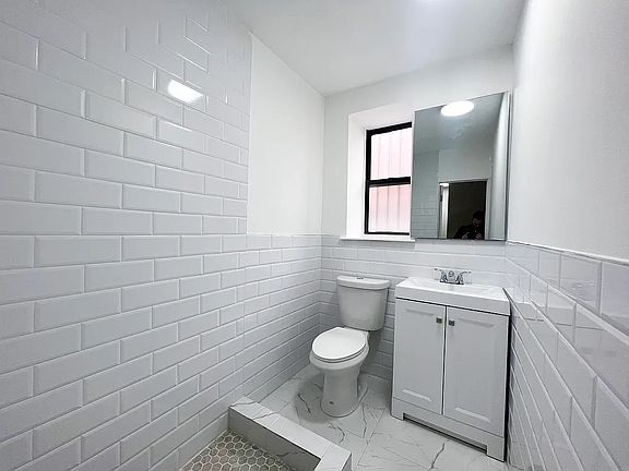 5th image of 310 Sumpter St #1F