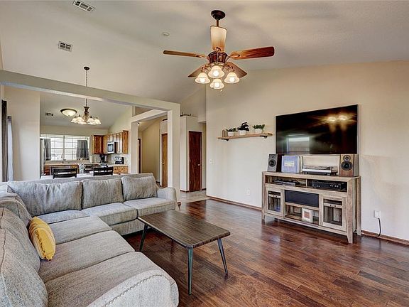 4th image of 10716 NW 36th Pl