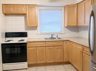 9 Ivy St APT 1, Farmingdale, NY 11735