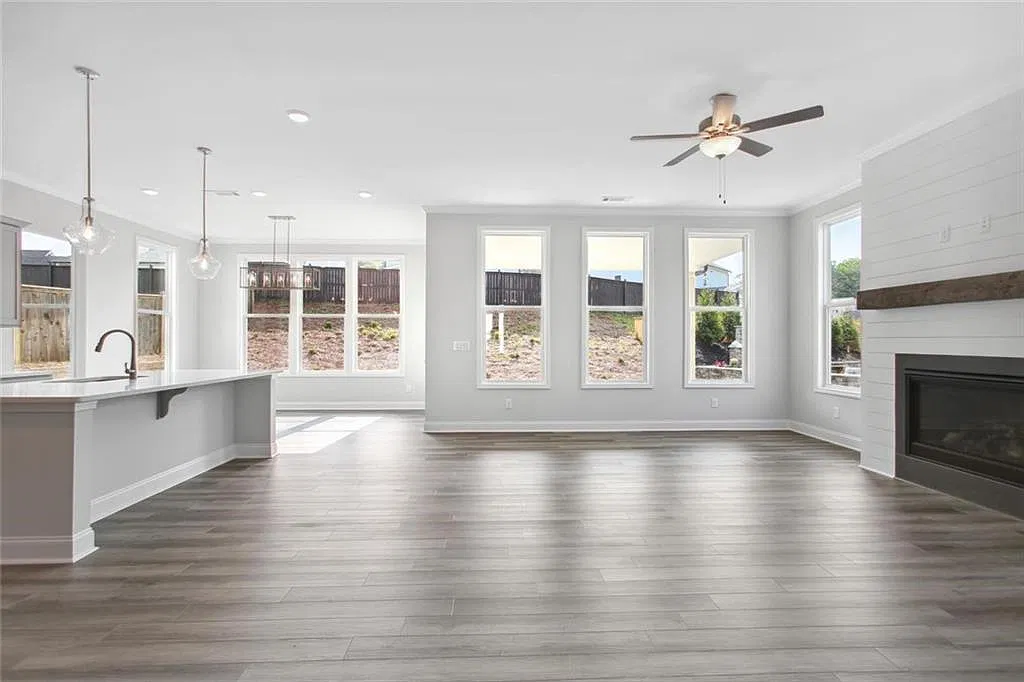 4 bed, 2.5 bath, 2730 sqft, $3,500 — Photo 4