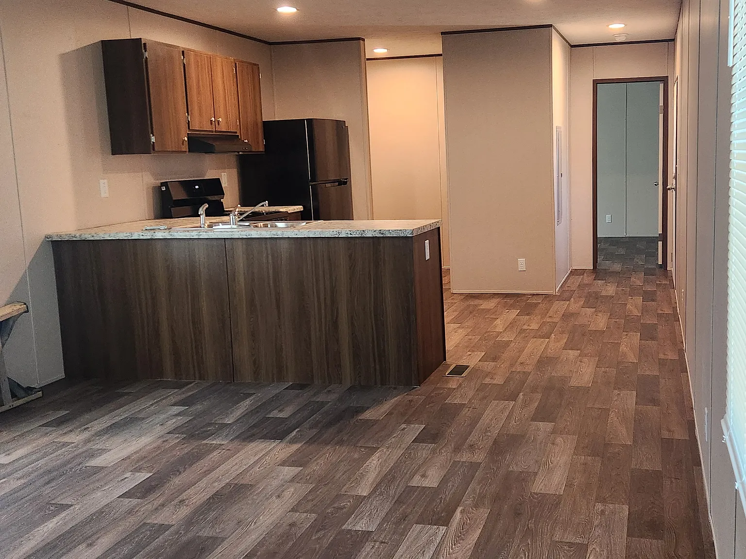 3 bed, 1001 sqft, $1,500 — Photo 4