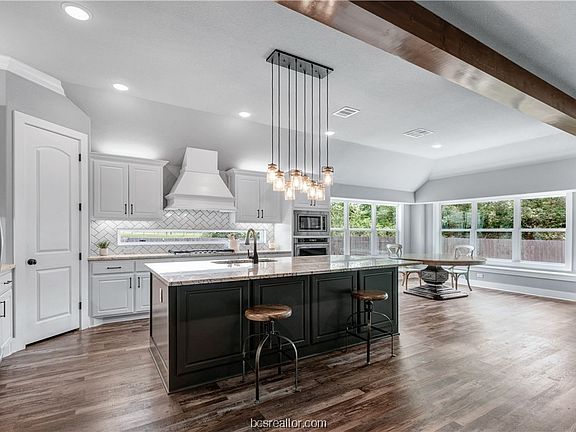 3rd image of 2613 Belliser Ct