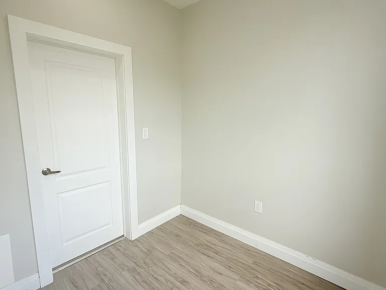 1495 Gladstone Ave #302 — Photo 12