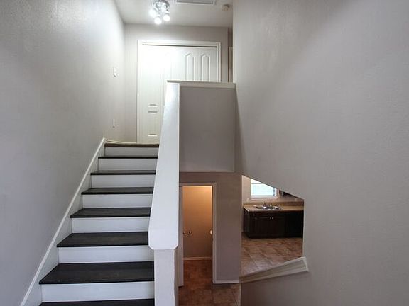 2nd image of 18013 Loring Ln