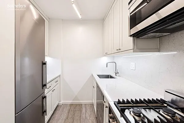 Sold by Sotheby's International Realty | media 6