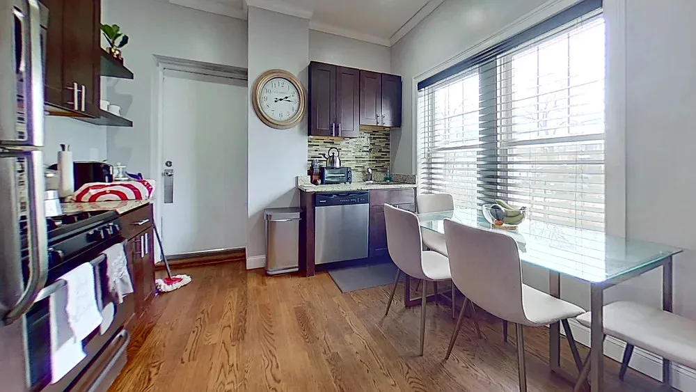 2 bed, 1.0 bath, 800 sqft, $2,575 — Photo 2