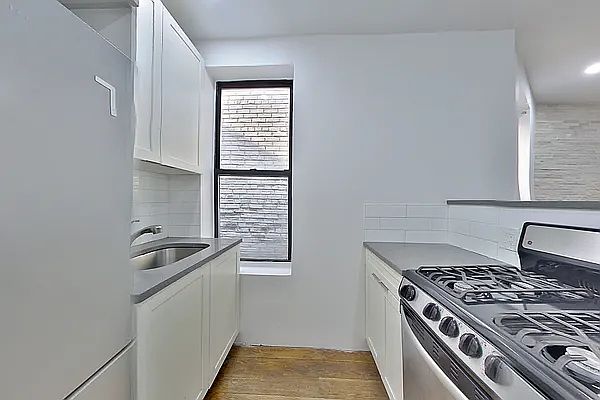 2nd image of 15 W 64th St APT 2D