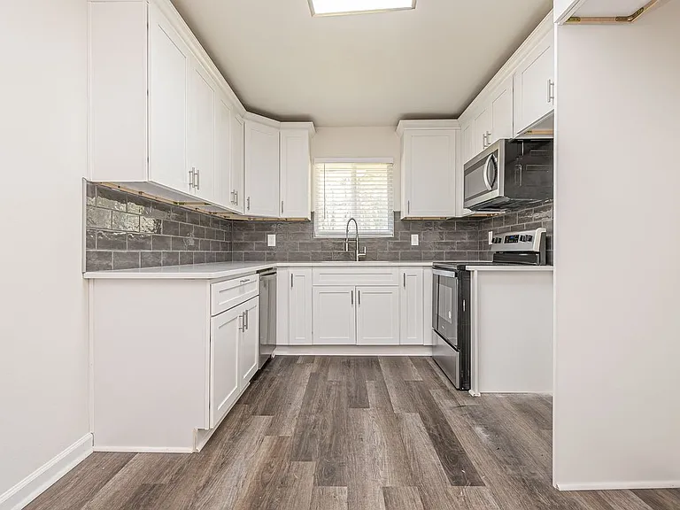 1506 Janmar Dr — Photo 10