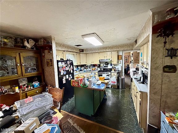 3rd image of 4626 Rita Ave