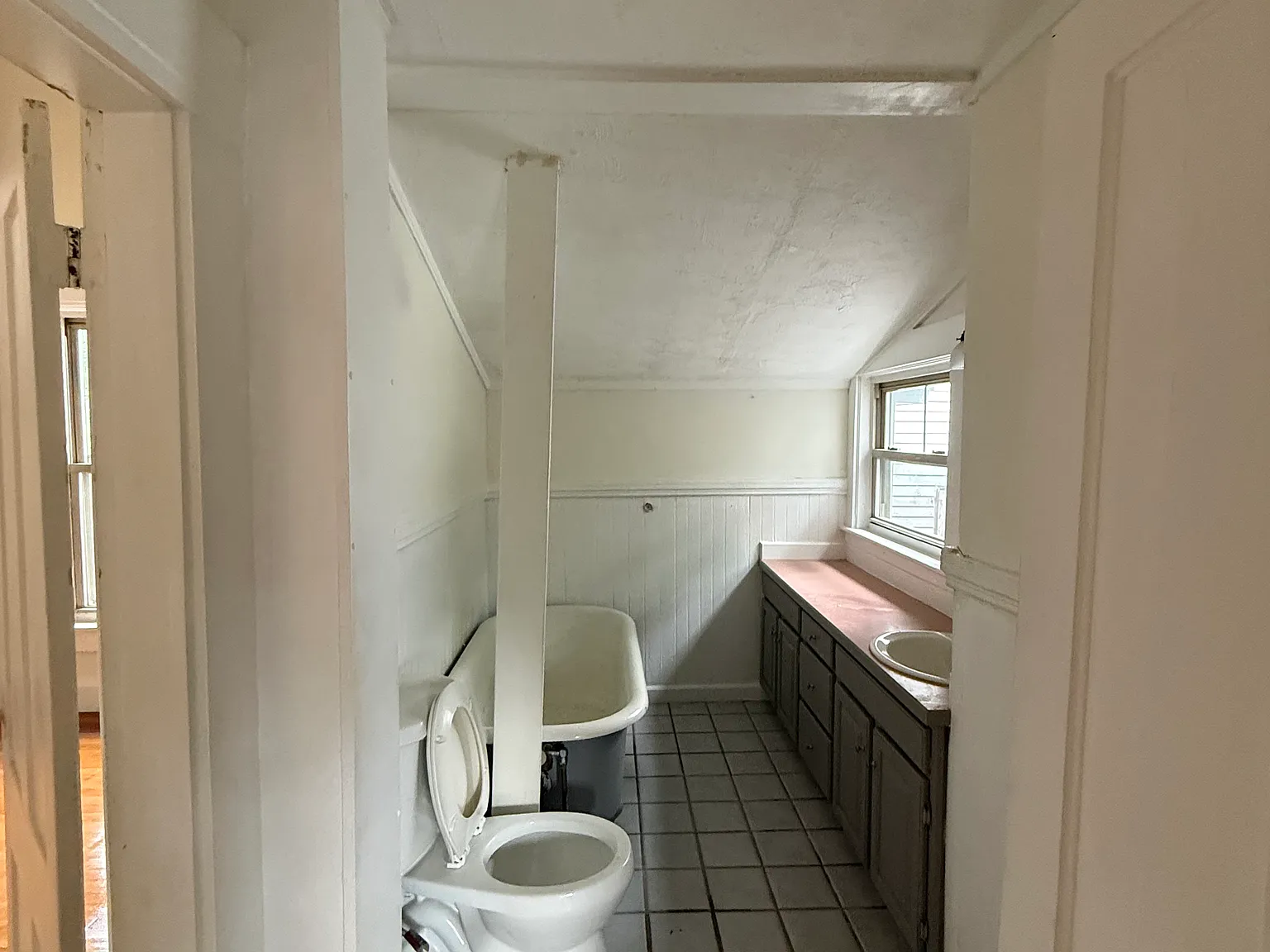 2 bed, 2107 sqft, $1,900 — Photo 2