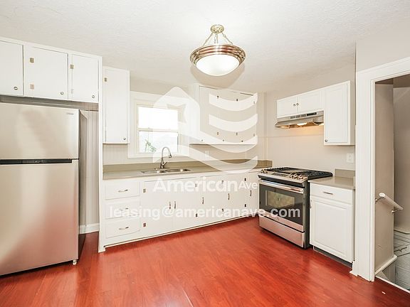 1354414_004_kitchen_5.jpg