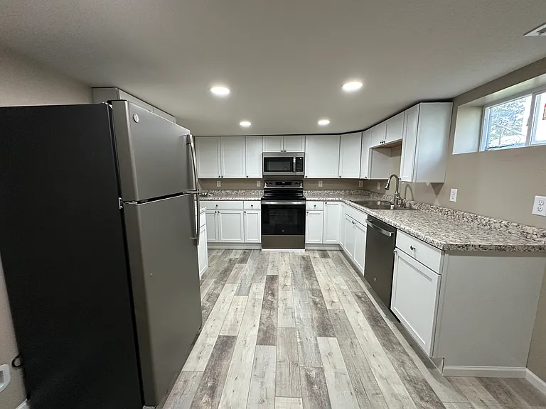 316 W 28th St #B — Photo 9