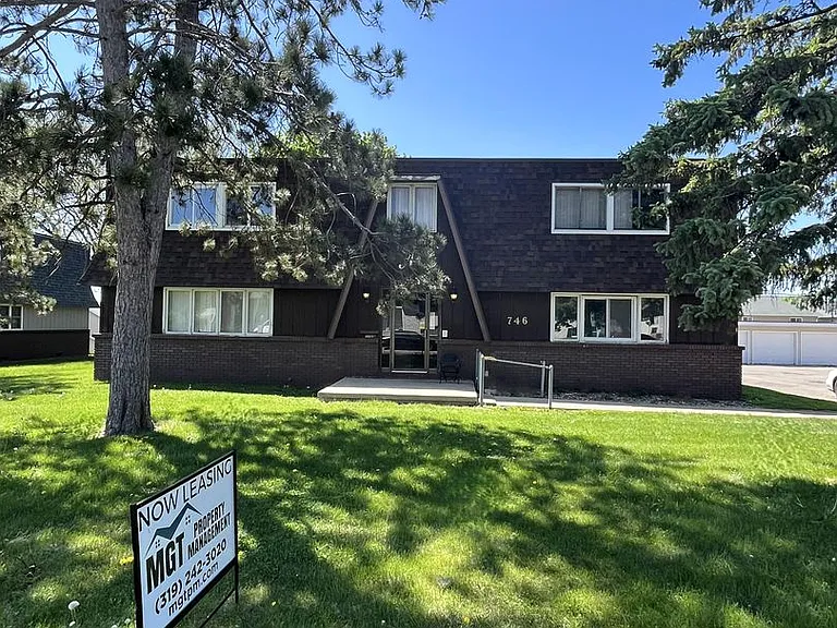 746 Russell Rd — Photo 9