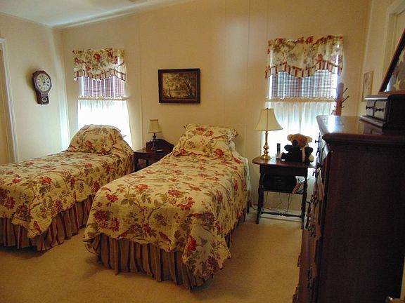 4th image of 55 Hyacinth St