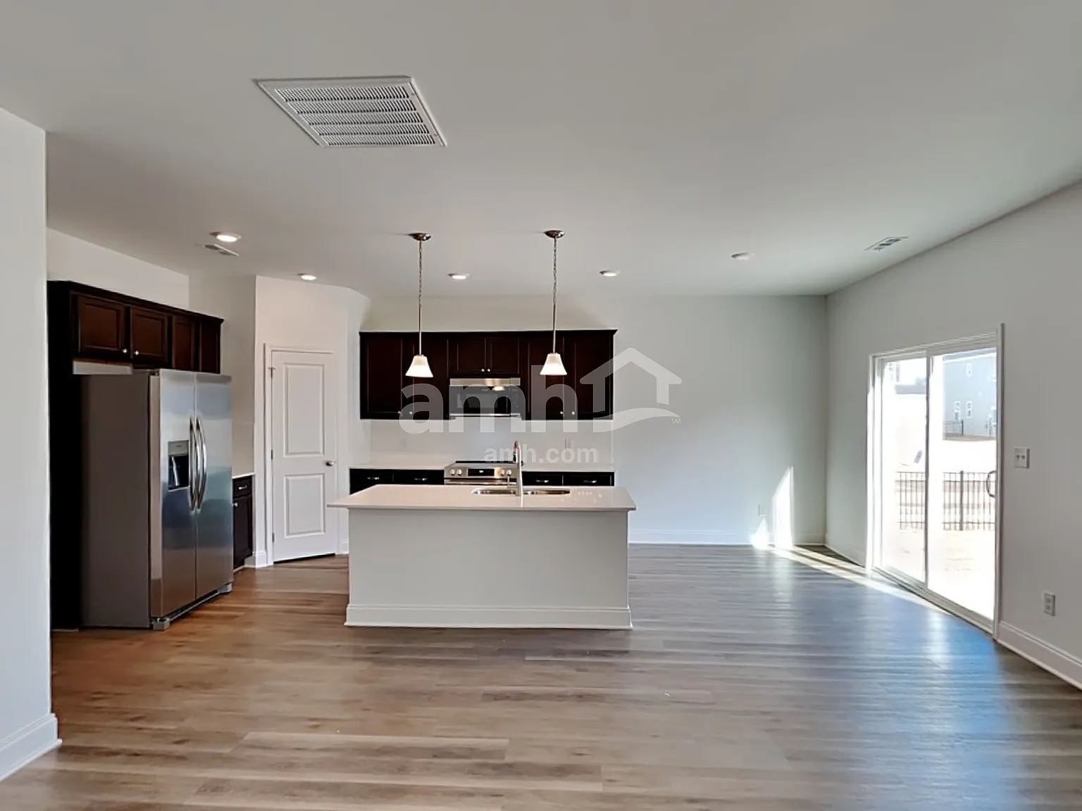 4 bed, 2.5 bath, 2297 sqft, $2,715 — Photo 4
