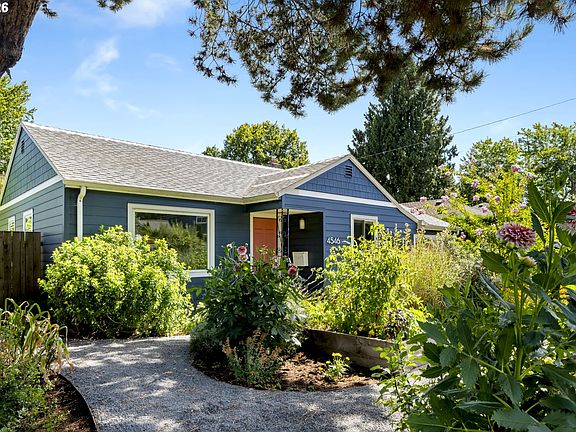 2nd image of 4546 NE 78th Pl