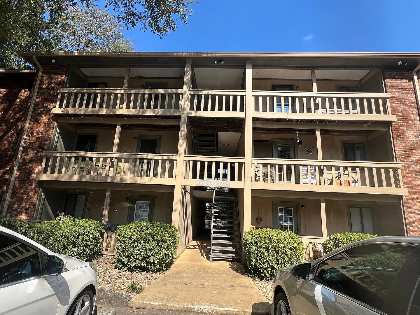 Updated 1 bed 1 bath, great location! — Photo 1