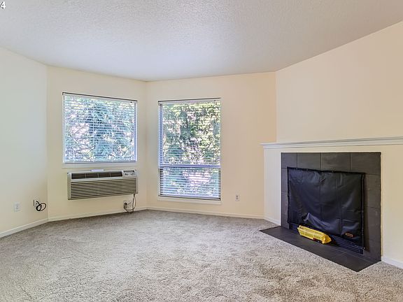 Living Room-Fireplace>