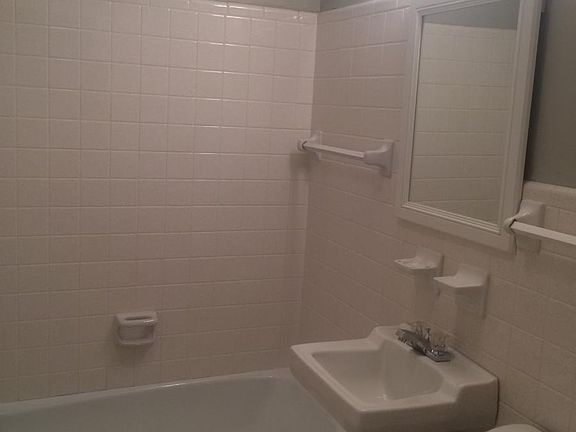 5th image of 214 Pinehill Dr