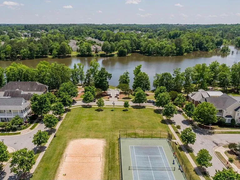 517 Gathering Park Cir — Photo 13