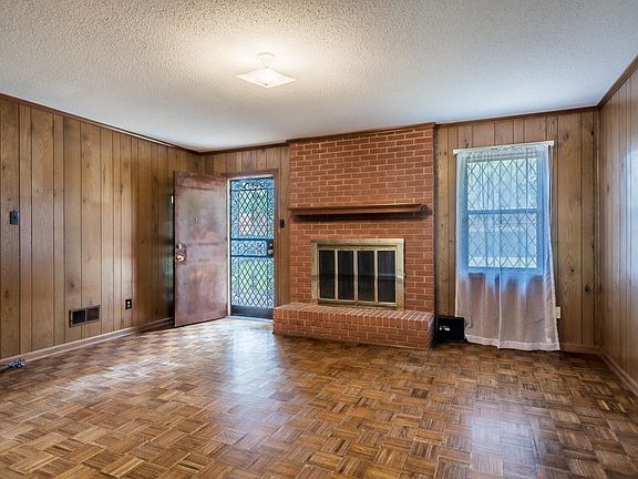 4th image of 6687 Amersham Dr