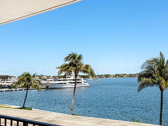 2nd image of 130 LAKESHORE Drive #322