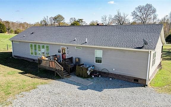 4th image of 506 Woodgate Dr