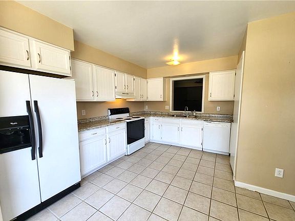 2nd image of 1912 Lantana Ct