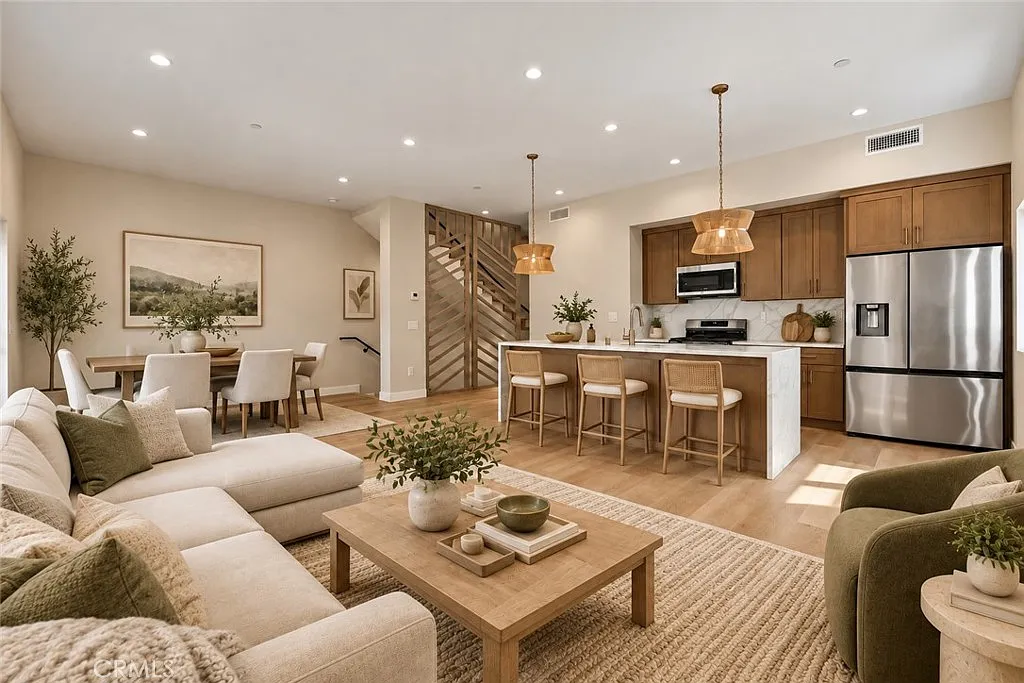 4 bed, 1925 sqft, $7,785 — Photo 1