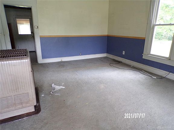 3rd image of 374 Main St